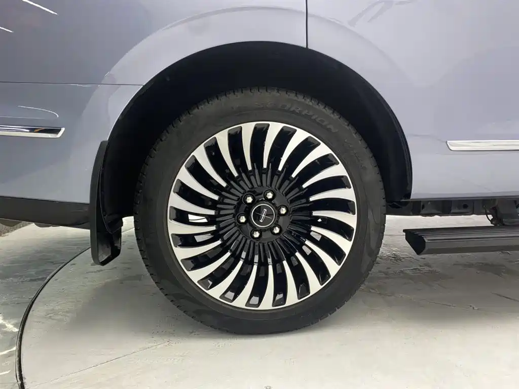 Lincoln Navigator 2023 — фото 11