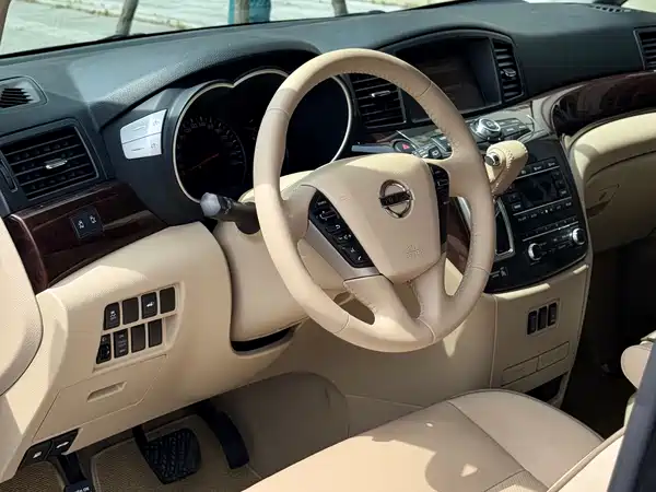 Nissan Quest 2015