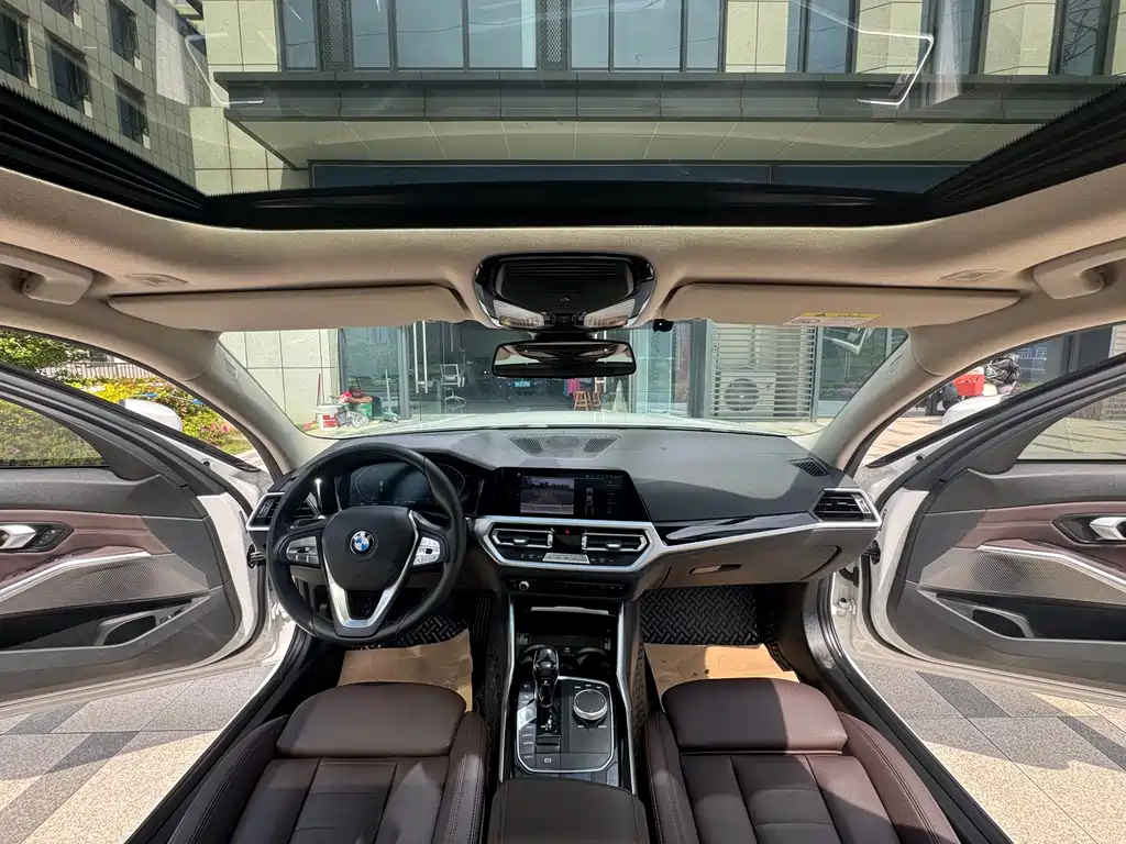BMW 3 Series 2019 — фото 13