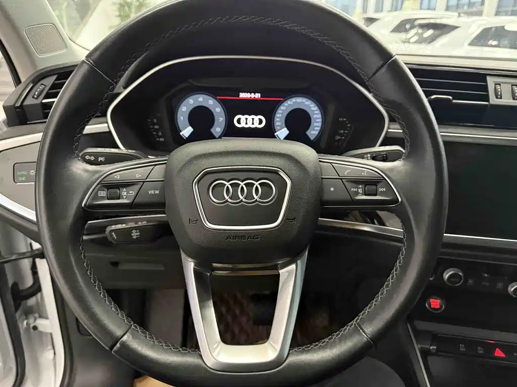 Audi Q3 2022 — фото 14