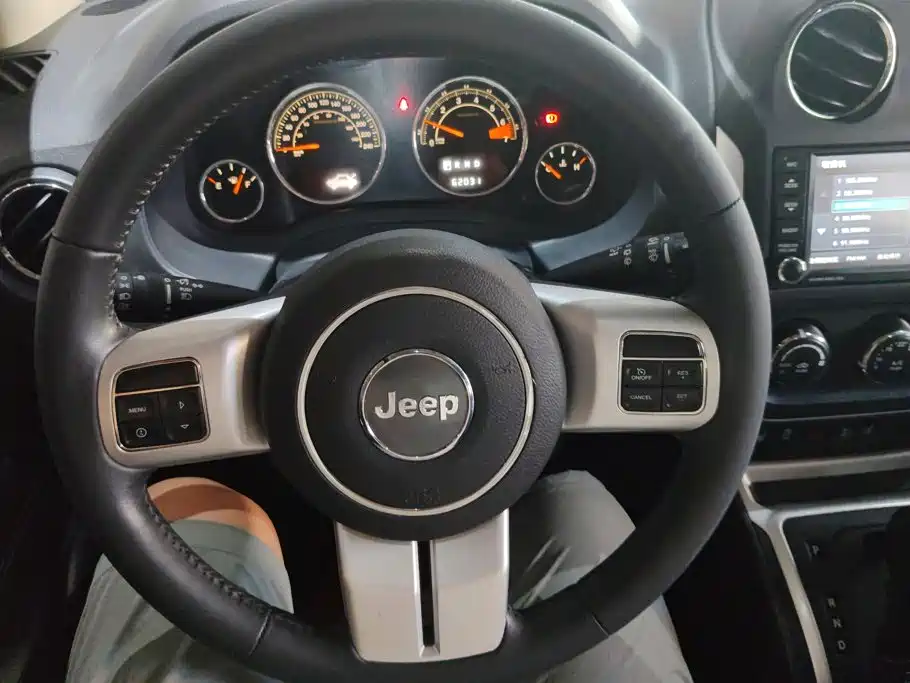 Jeep Compass 2013 — фото 15