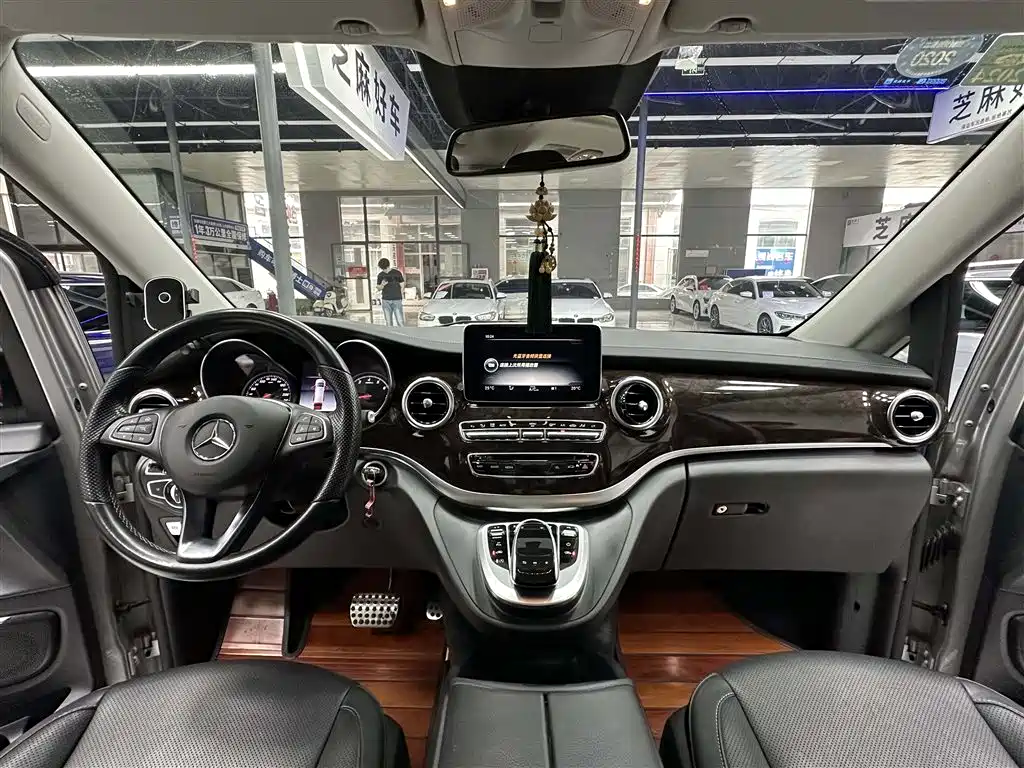 Mercedes-Benz V-Class 2018 — фото 10