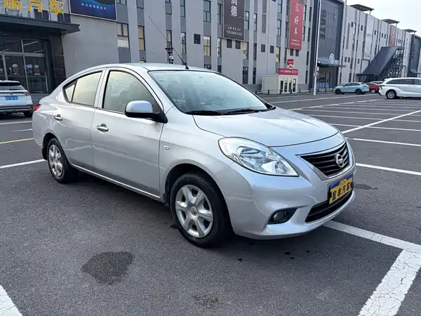 Nissan Sunny 2012