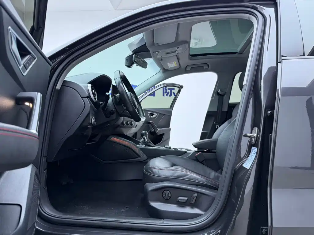 Audi Q2L 2023