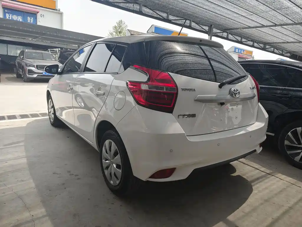 Toyota Yaris L 2017 — фото 3