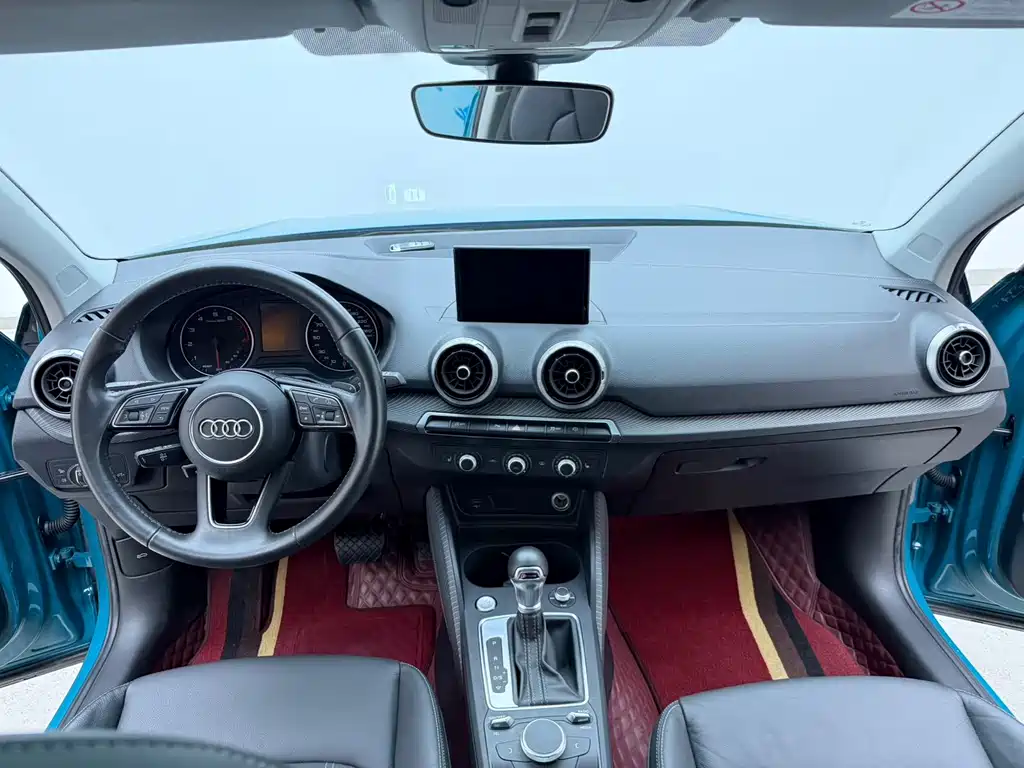 Audi Q2L 2023