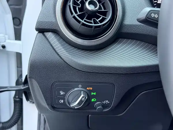 Audi Q2L 2023