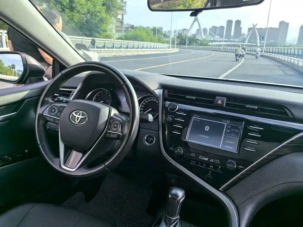 Toyota Camry 2018 — фото 18
