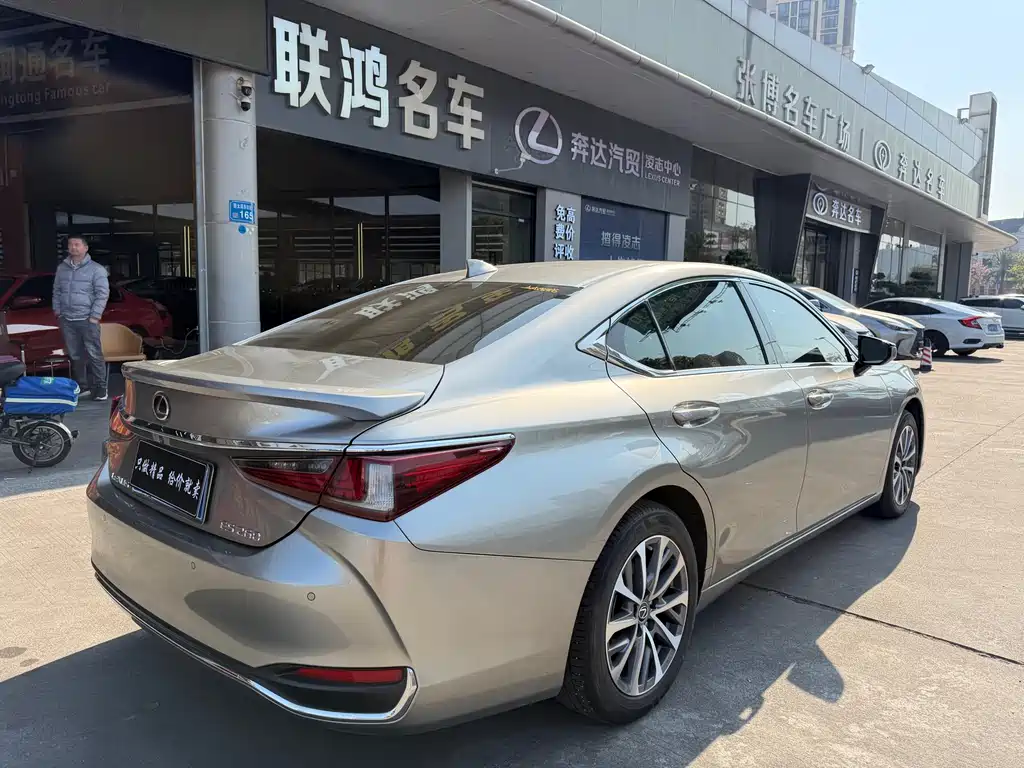 Lexus ES 2024 — фото 11