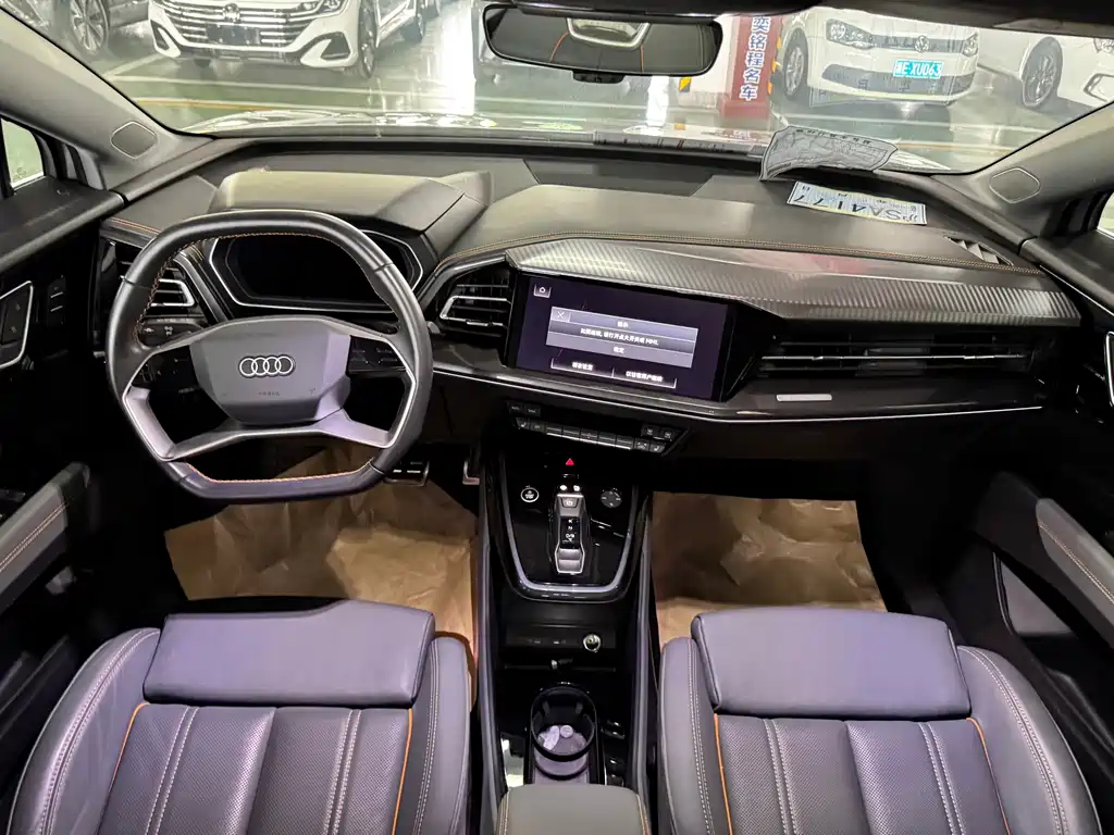 Audi Q4 e-tron 2023 — фото 12