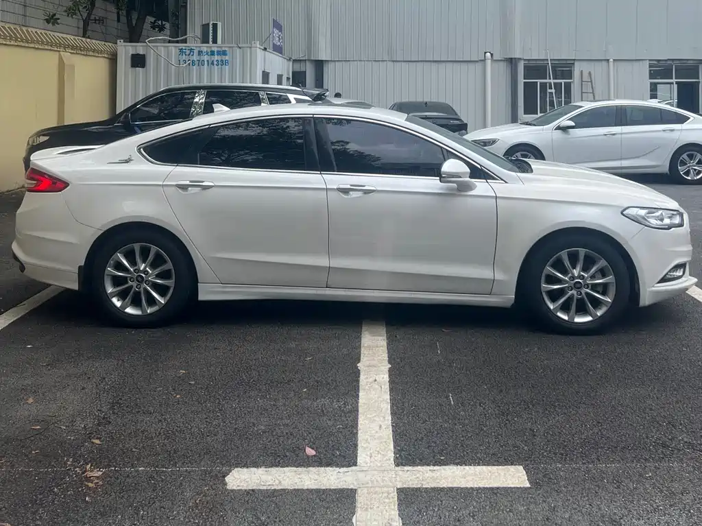 Ford Mondeo 2017 — фото 16