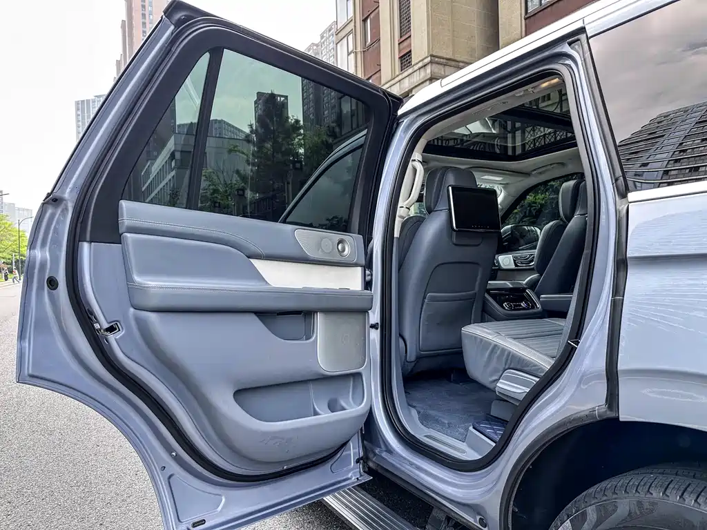 Lincoln Navigator 2020 — фото 14
