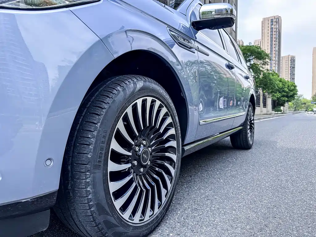 Lincoln Navigator 2020 — фото 25