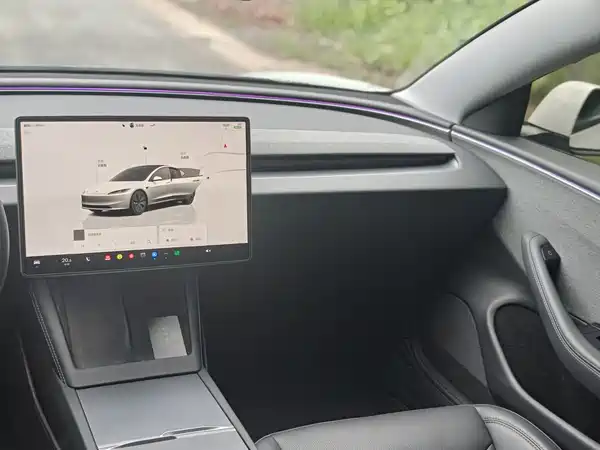 Tesla Model 3 2024