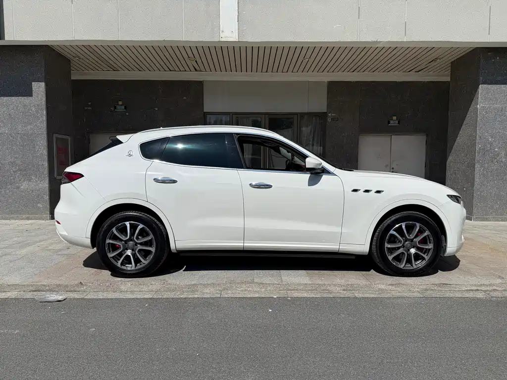 Maserati Levante 2018 — фото 5