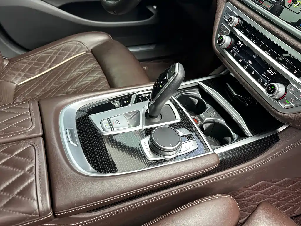 BMW 7 Series 2020 — фото 7