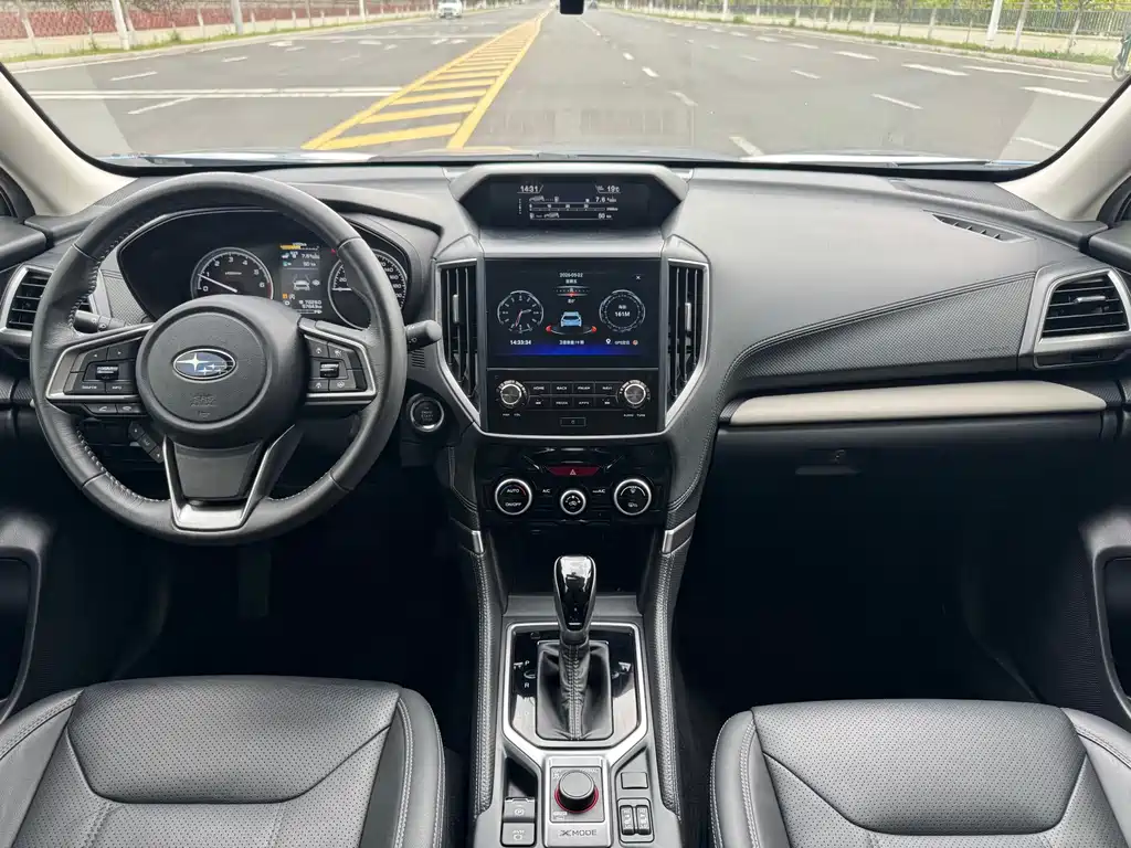 Subaru Forester 2022 — фото 12