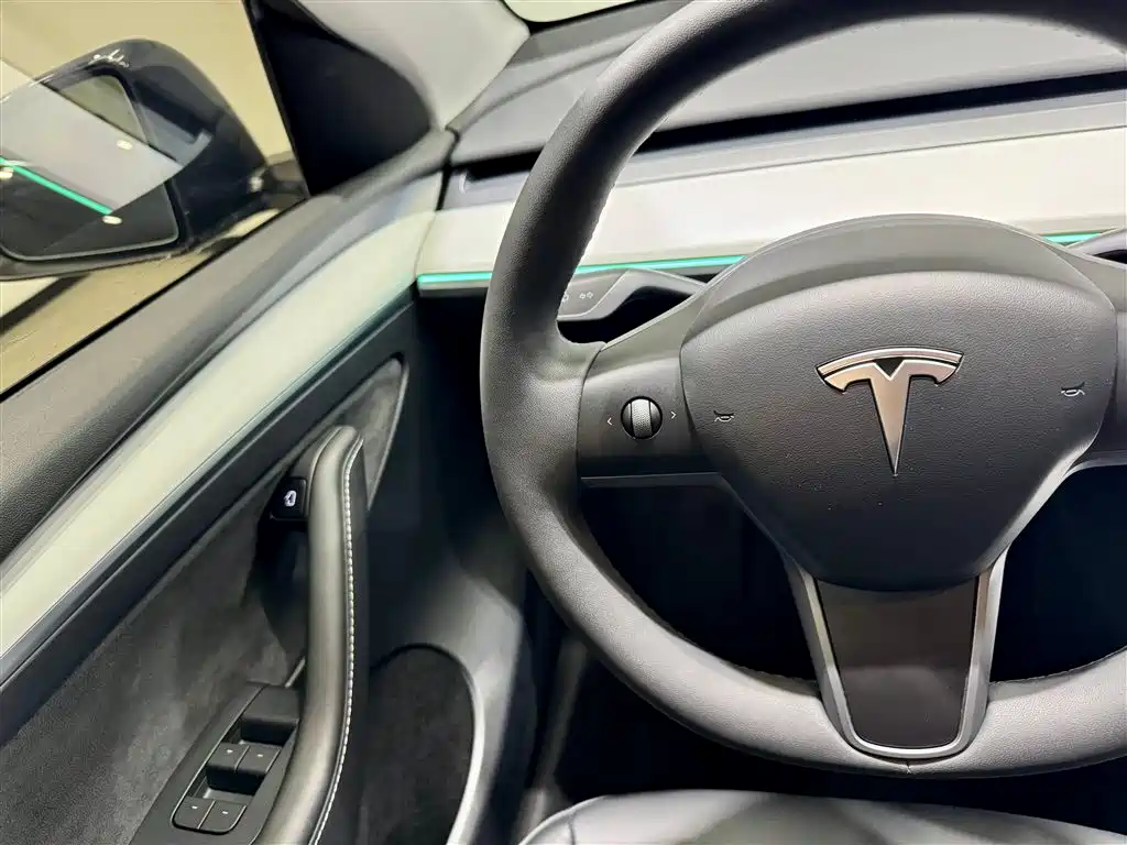 Tesla Model Y 2025 — фото 22