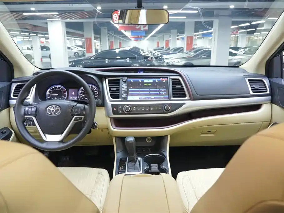 Toyota Highlander 2017 — фото 17
