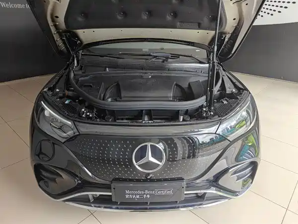 Mercedes-Benz EQE SUV 2026