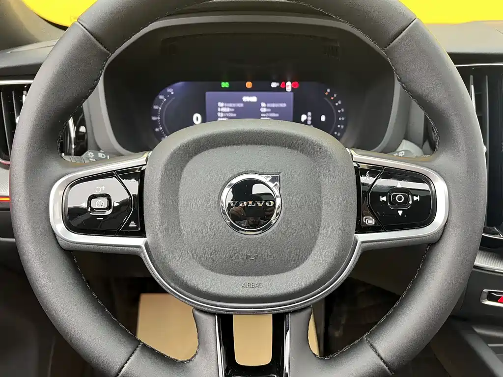 Volvo XC60 2025 — фото 9