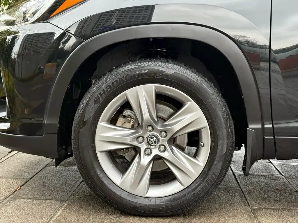 Toyota Highlander 2018 — фото 29