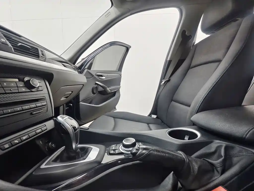 BMW X1 2015 — фото 12