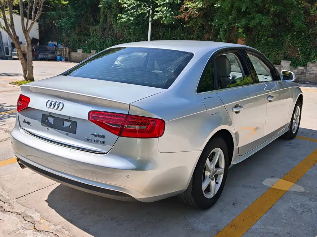 Audi A4L 2012