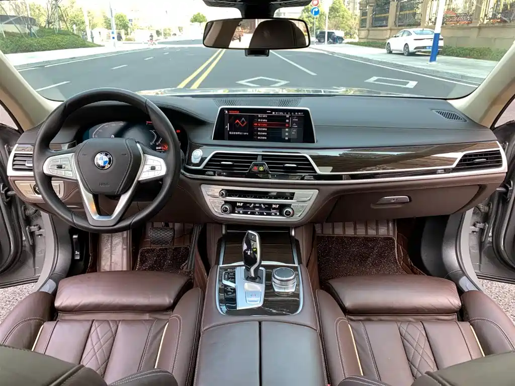 BMW 7 Series 2022 — фото 10