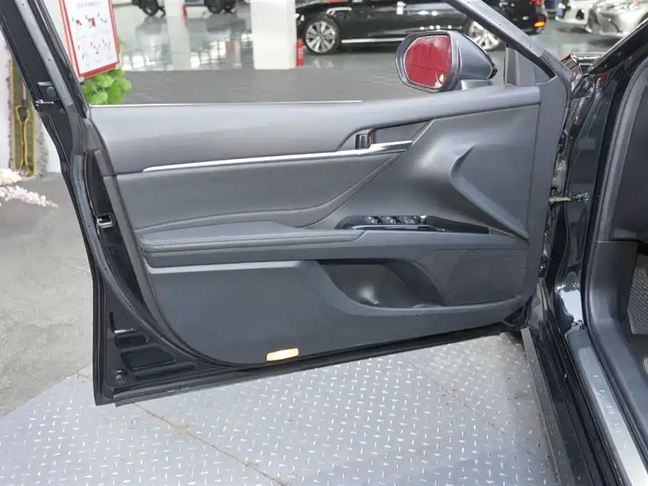Toyota Camry 2020 — фото 10