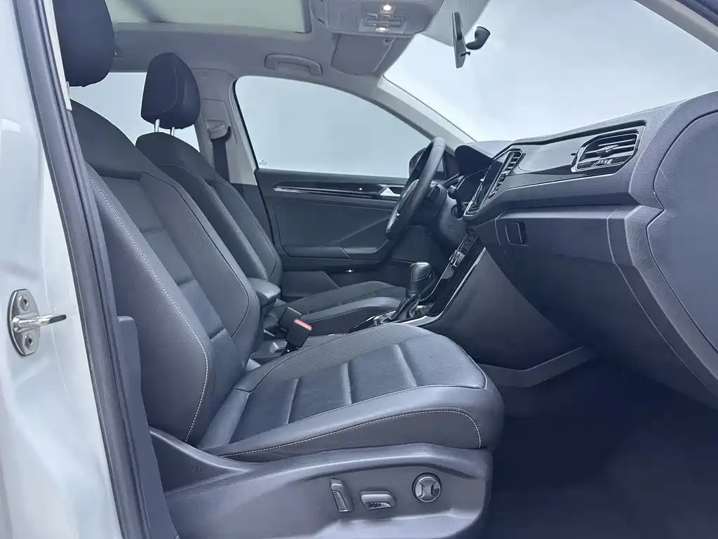 Volkswagen T-Roc 2022 — фото 8