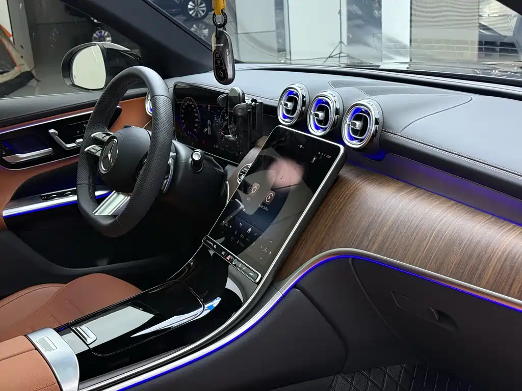 Mercedes-Benz GLC 2025