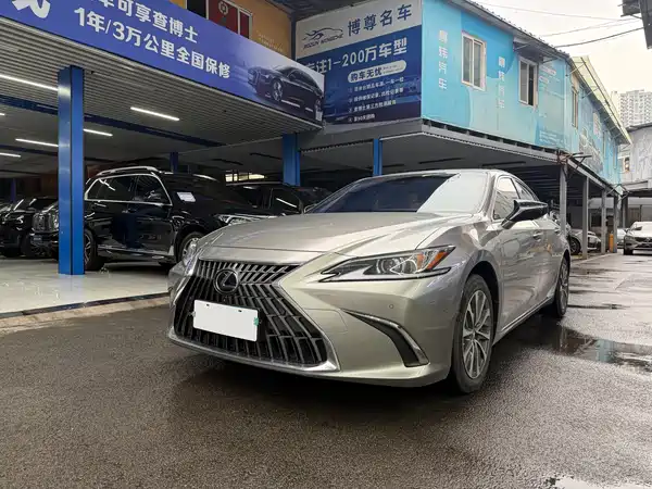 Lexus ES 2024