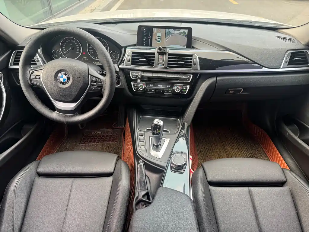 BMW 3 Series 2019 — фото 14