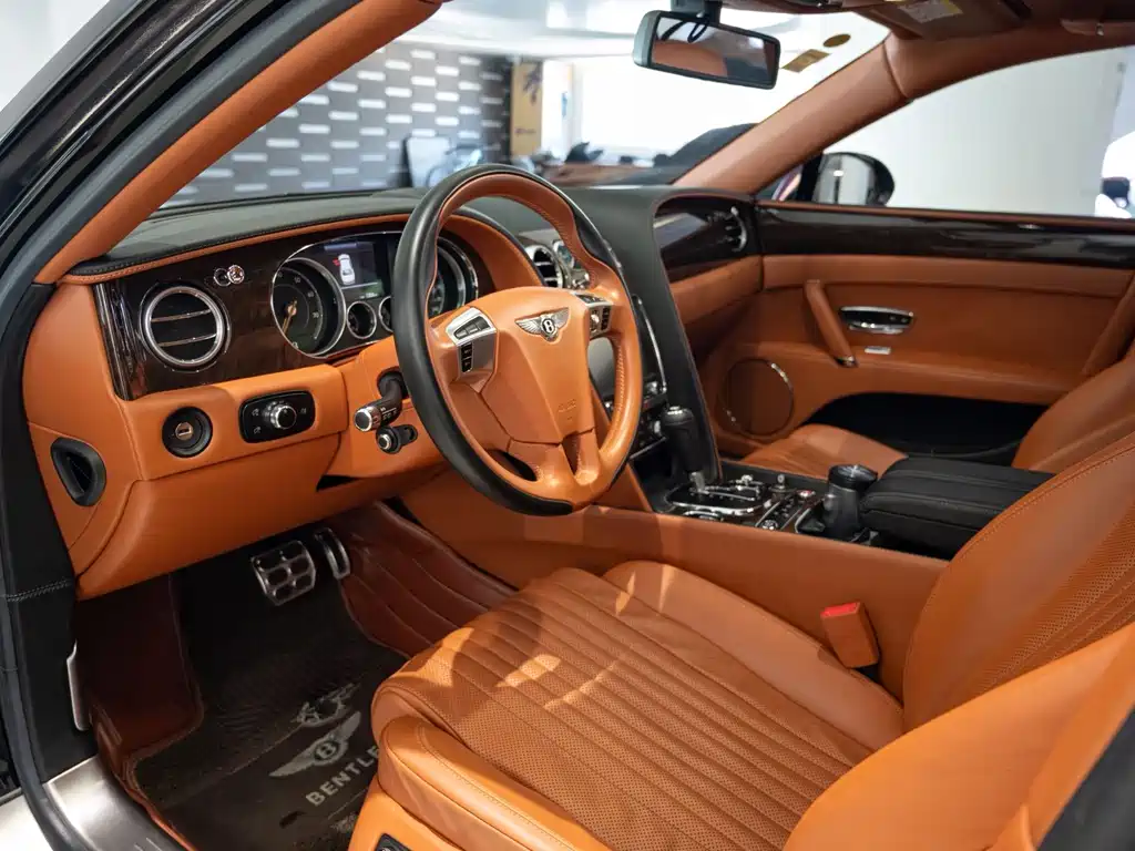 Bentley Flying Spur 2018 — фото 12