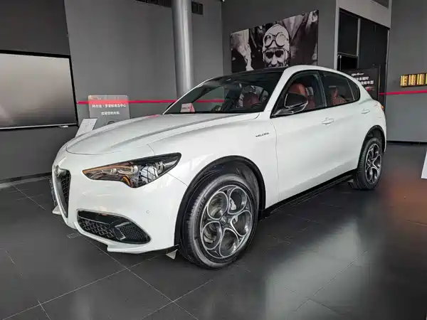 Alfa Romeo Stelvio 2023