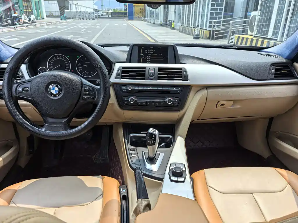 BMW 3 Series 2012 — фото 9