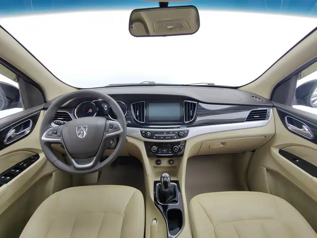 Baojun 730 2015