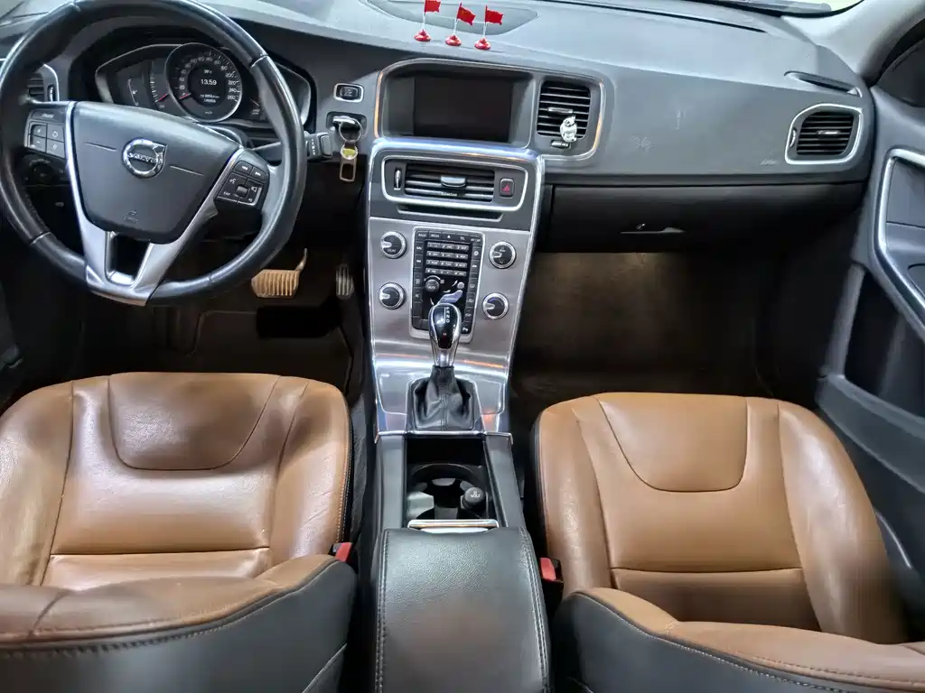 Volvo S60 2019 — фото 12