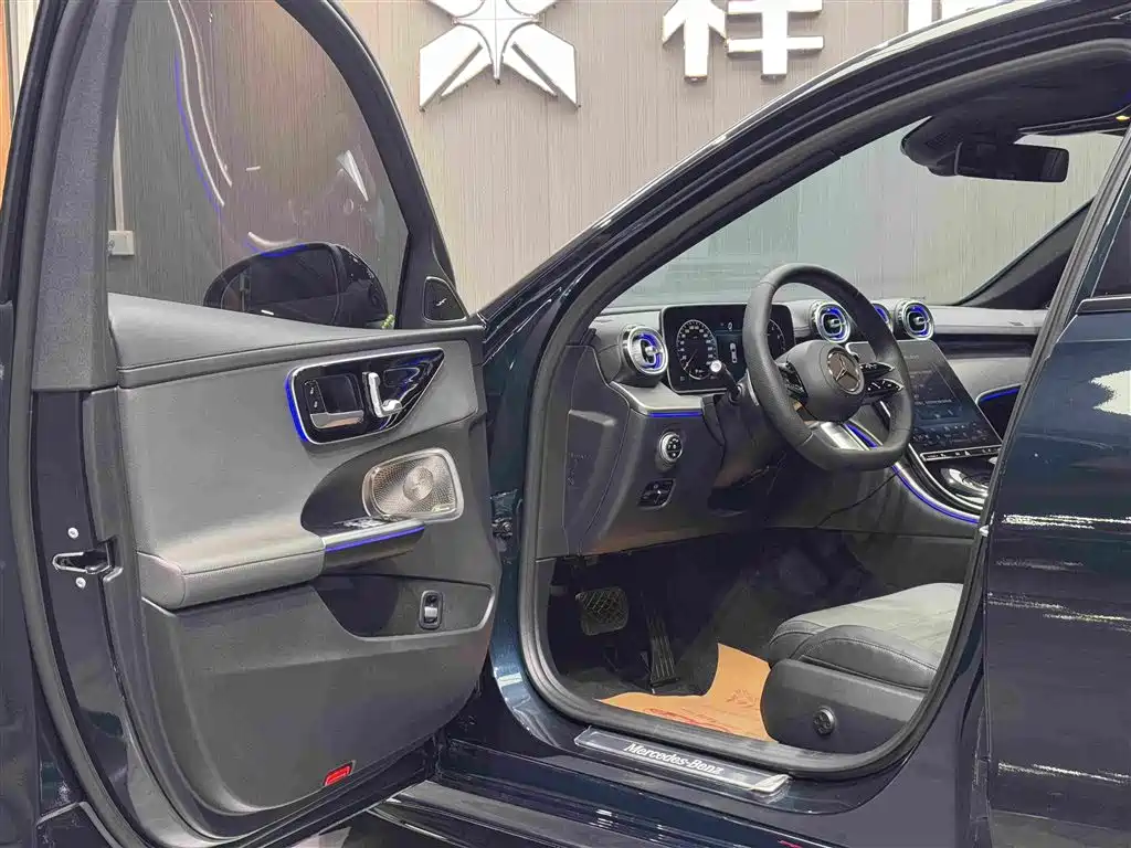 Mercedes-Benz C-Class 2023 — фото 4