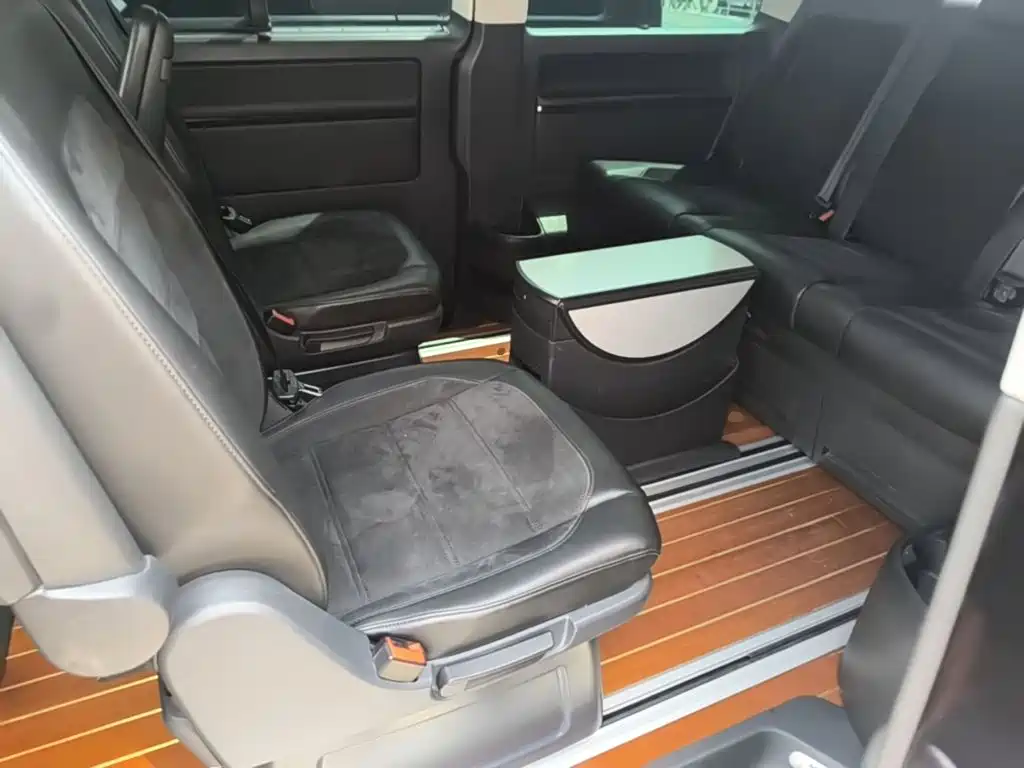 Volkswagen Multivan 2018 — фото 17