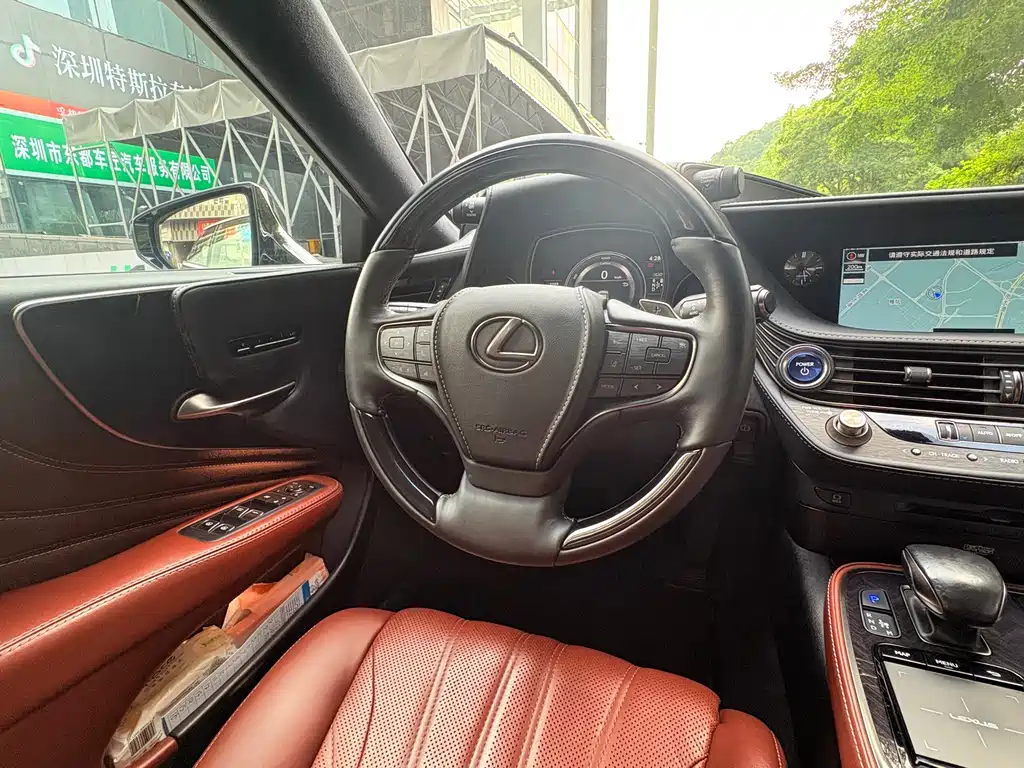 Lexus LS 2019 — фото 10