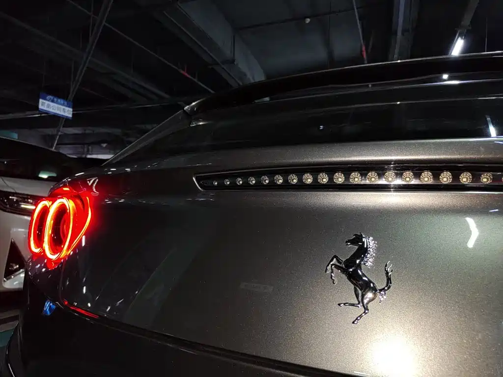 Ferrari GTC4Lusso 2019 — фото 10