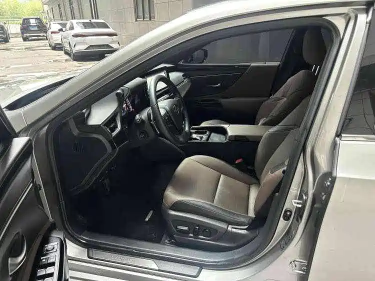 Lexus ES 2022