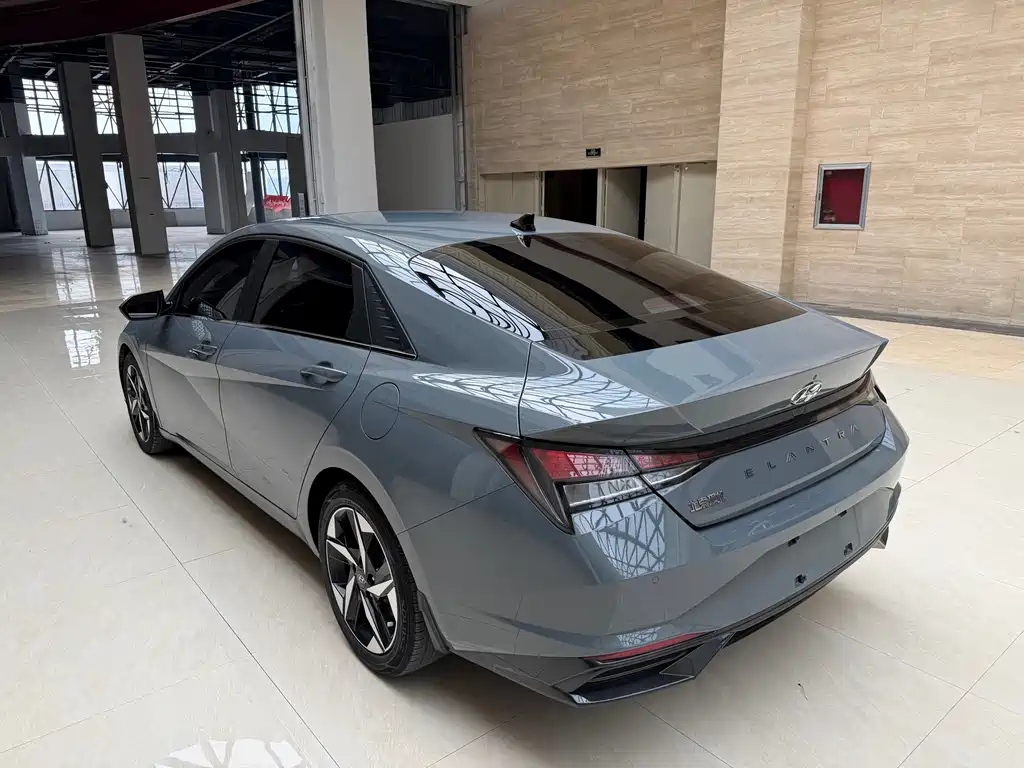 Hyundai Elantra 2022