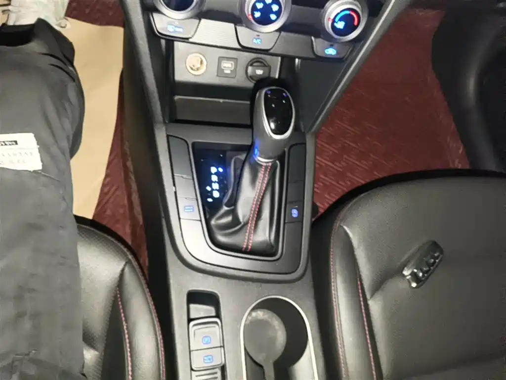 Hyundai Elantra 2020 — фото 14