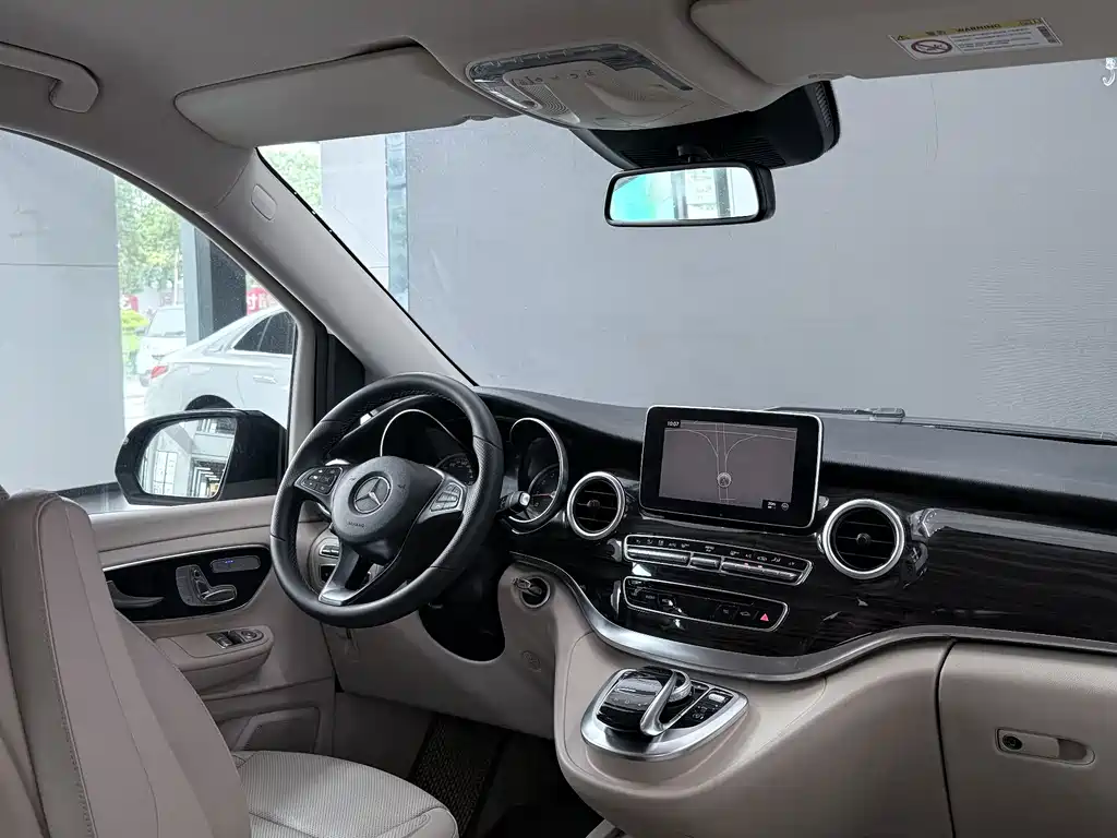 Mercedes-Benz V-Class 2017 — фото 18
