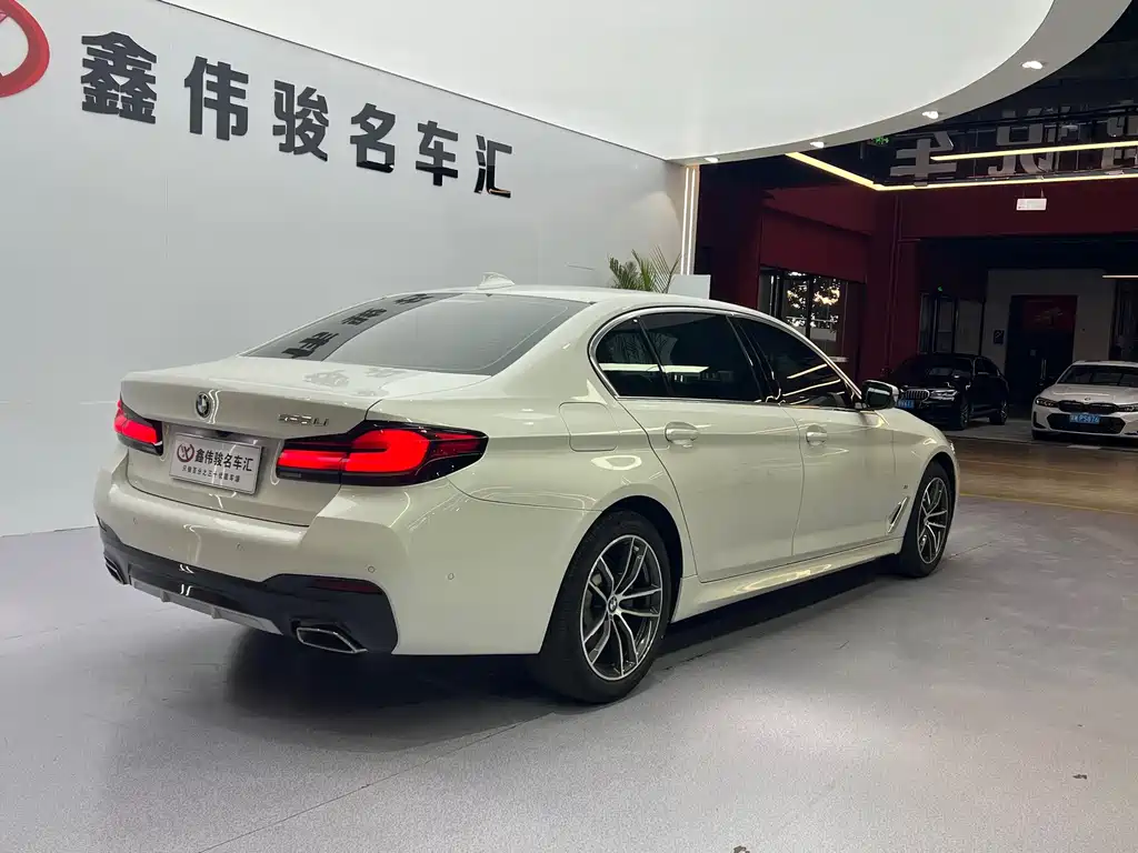 BMW 5 Series 2021 — фото 16