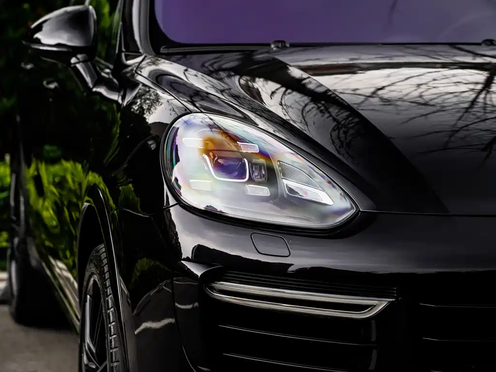 Porsche Cayenne 2017 — фото 32