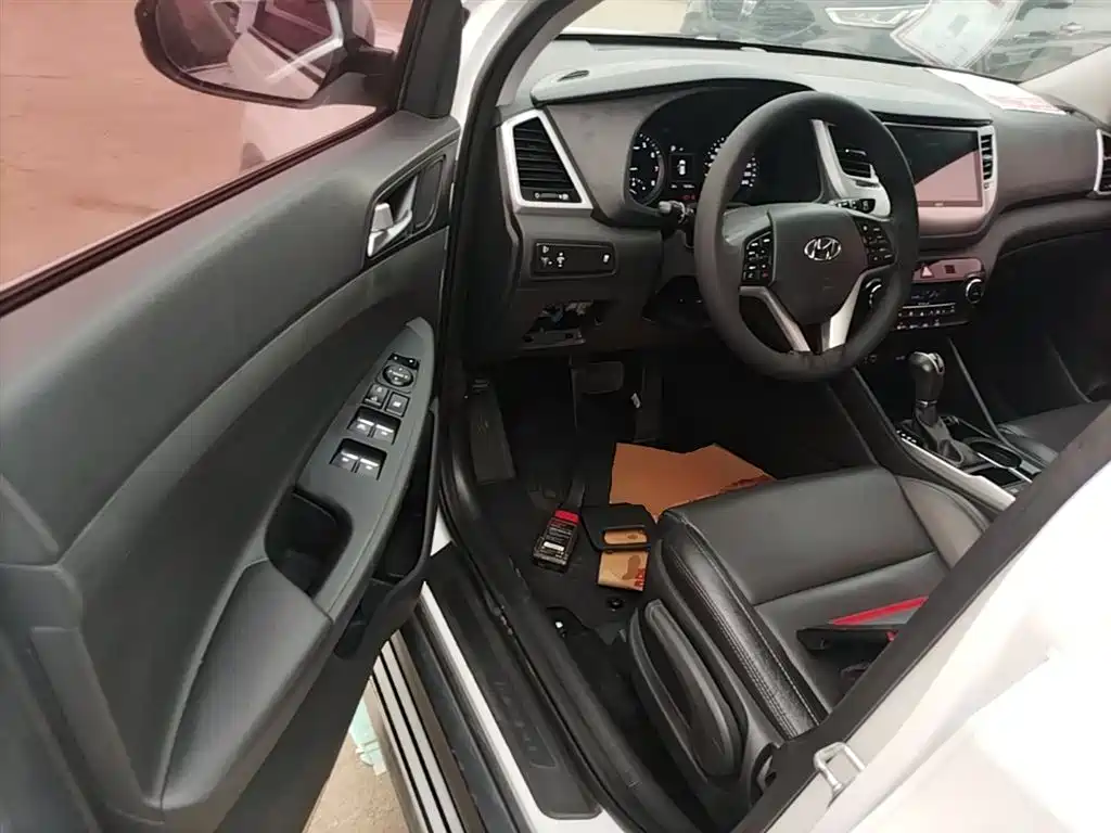 Hyundai Tucson 2017 — фото 16
